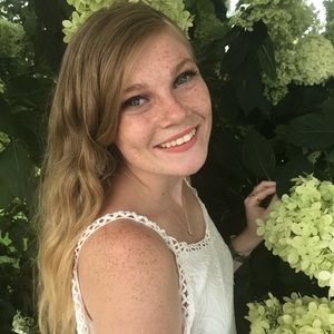 Meet your Posher, Alexis